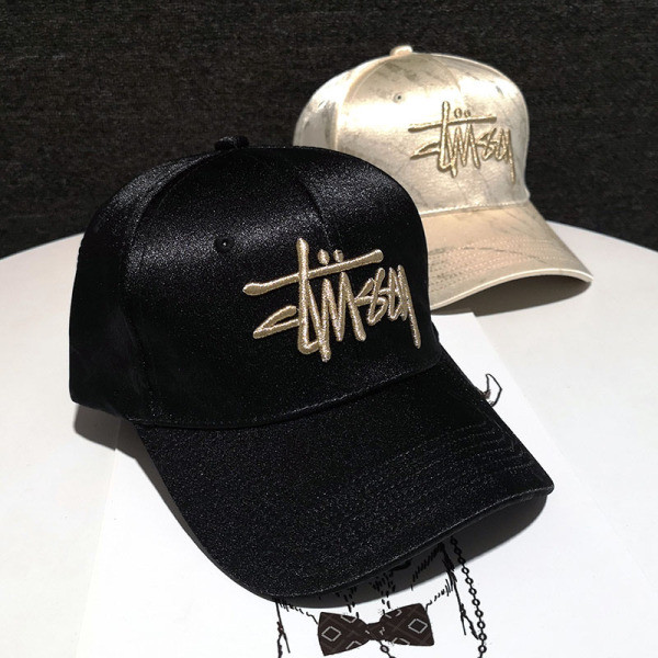 Modern sapka napellenzővel és fényes hatással