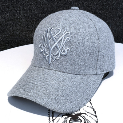 Sport-alkalmi női sapka - hímzéssel