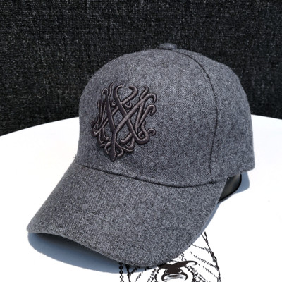 Sport-alkalmi női sapka - hímzéssel