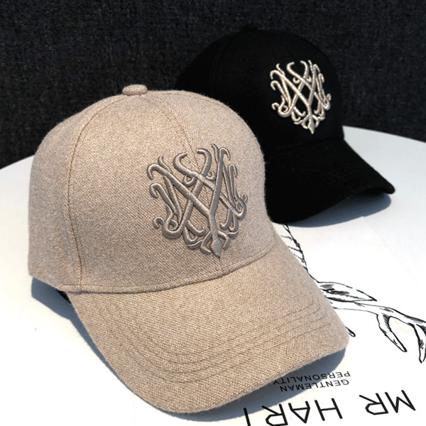 Sport-alkalmi női sapka - hímzéssel