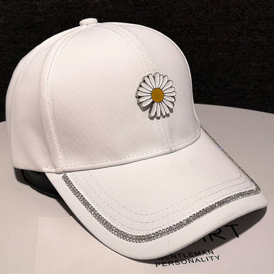 Textil sapka fém díszítéssel és kövekkel