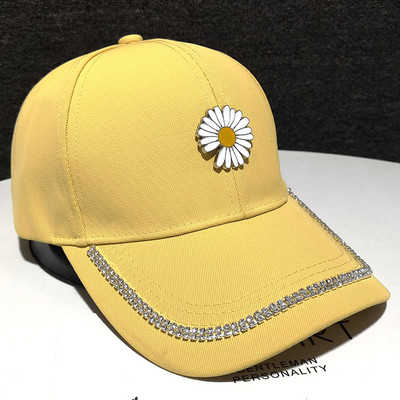 Textil sapka fém díszítéssel és kövekkel