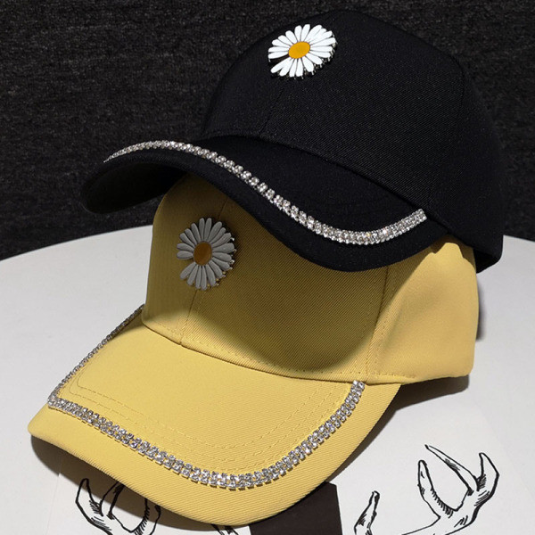 Textil sapka fém díszítéssel és kövekkel