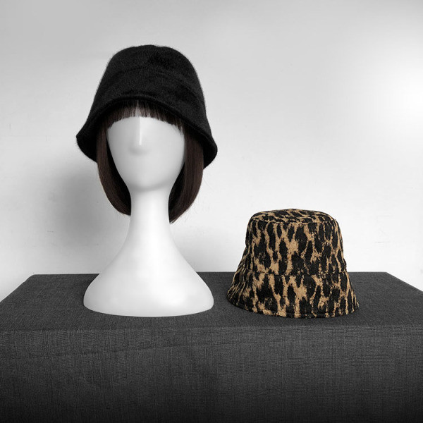 Új modell téli tollkalap