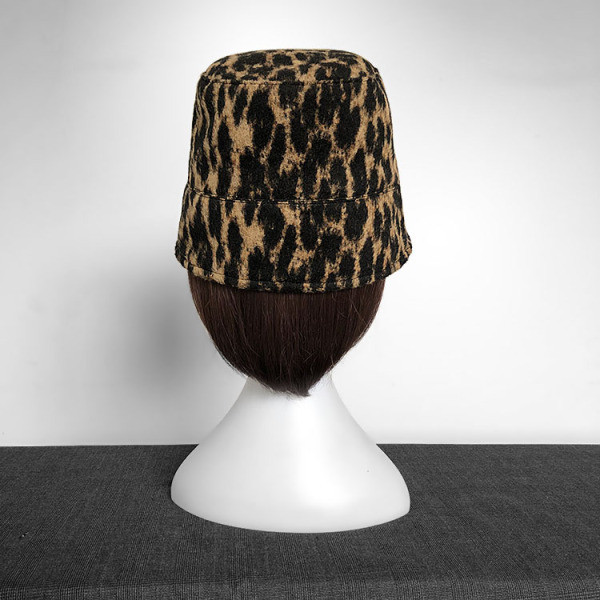 Új modell téli tollkalap