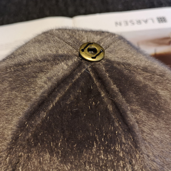 Új modell női sapka pehelypomponnal