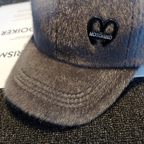 Új modell női sapka pehelypomponnal