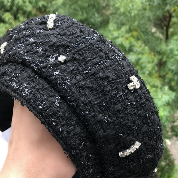 Modern női barett típusú kövekkel díszített sapka