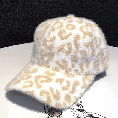 Γούνινο καπέλο με γείσο με άνιμαλ εκτύπωση