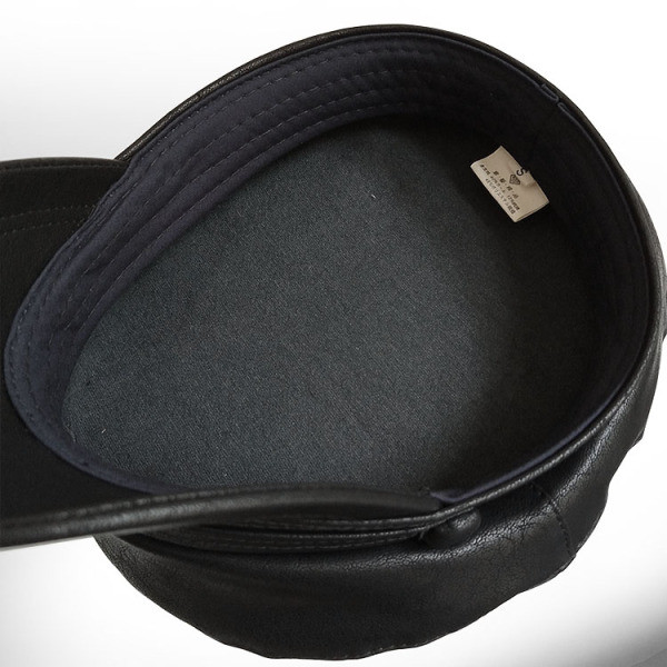 Aktualni ženski šešir tip kapa od eko kože