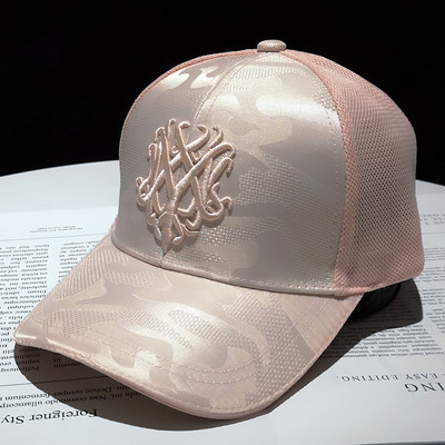 Aktuális női sapka hímzéssel - három színben