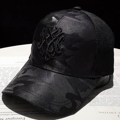 Aktuális női sapka hímzéssel - három színben