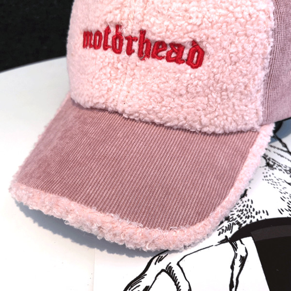 Μοντέρνο γυναικείο καπέλο με κεντήματα και γούνα