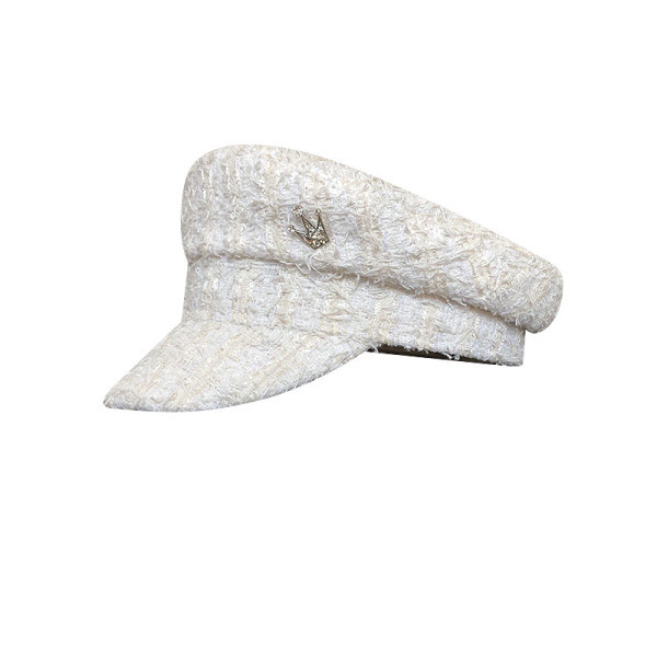 Bijeli ženski šešir tipa kapa u dva modela