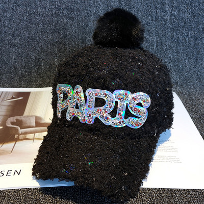 Μοντέρνο γυναικείο καπέλο με πούλιες κατάλληλο για χειμώνα