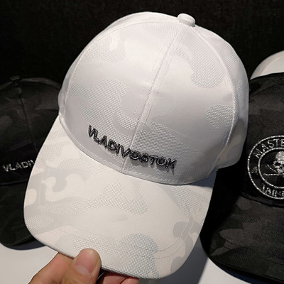 Alkalmi kalap hímzéssel és napellenzővel - nőknek és férfiaknak