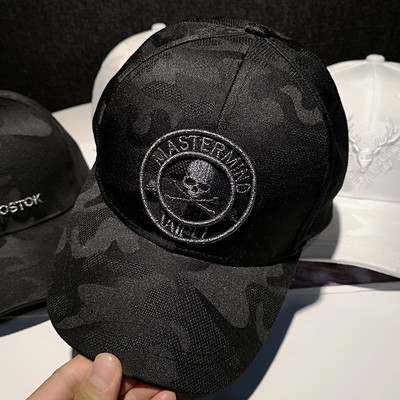 Alkalmi kalap hímzéssel és napellenzővel - nőknek és férfiaknak