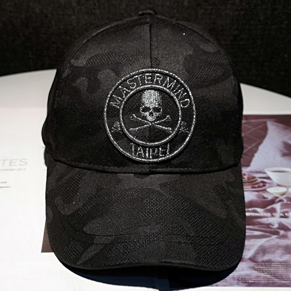 Alkalmi kalap hímzéssel és napellenzővel - nőknek és férfiaknak