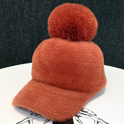 Őszi-téli női pehelykalap pomponnal