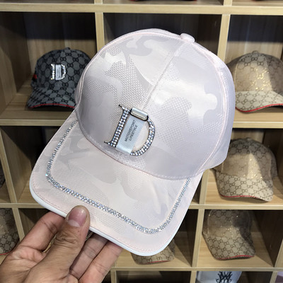 Modern női sapka napellenzővel és felirattal