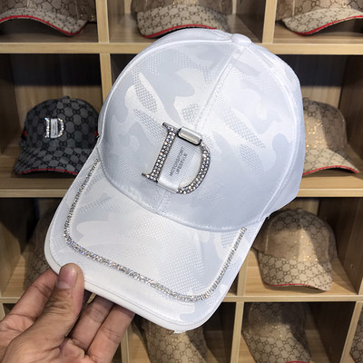 Modern női sapka napellenzővel és felirattal