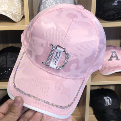 Modern női sapka napellenzővel és felirattal