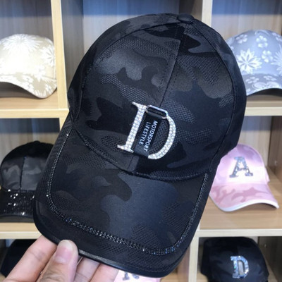 Modern női sapka napellenzővel és felirattal