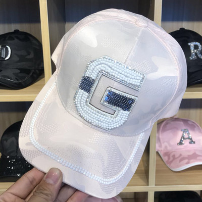 Modern női sapka napellenzővel és felirattal