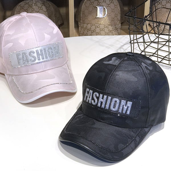 Modern női sapka napellenzővel és felirattal