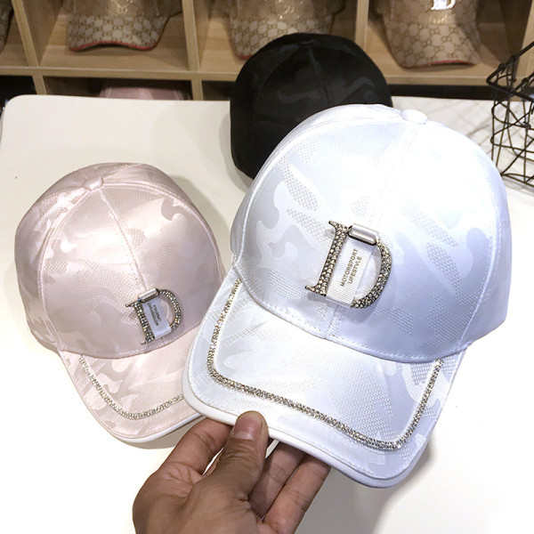 Modern női sapka napellenzővel és felirattal