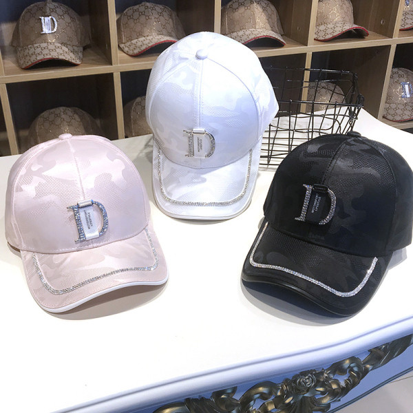 Modern női sapka napellenzővel és felirattal