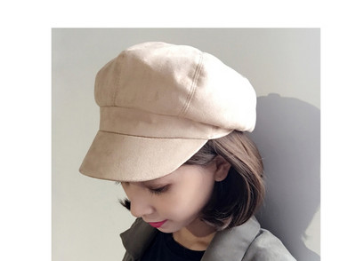 Stílusos női sapka eco velúrból, napellenzővel