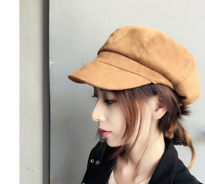 Stílusos női sapka eco velúrból, napellenzővel