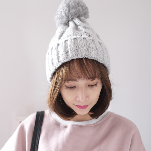 Γυναικείο πλεκτό καπέλο με γούνα