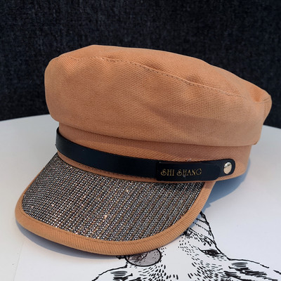 Moderna sieviešu cepures tipa vāciņš - ar vizieri