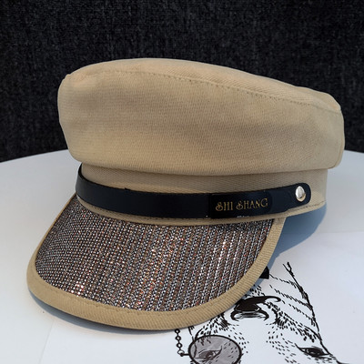 Moderna sieviešu cepures tipa vāciņš - ar vizieri