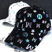 Alkalmi női sapka rátéttel és napellenzővel