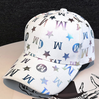 Alkalmi női sapka rátéttel és napellenzővel