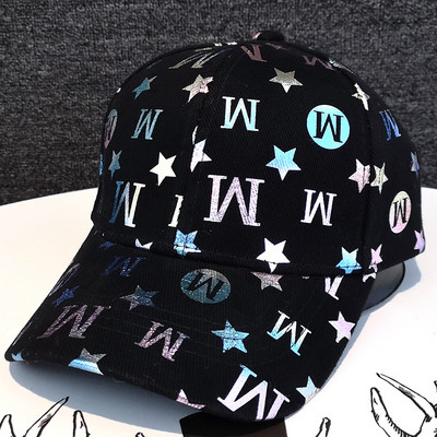 Alkalmi női sapka rátéttel és napellenzővel