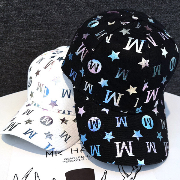 Alkalmi női sapka rátéttel és napellenzővel