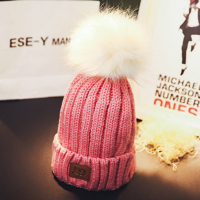 Kötött őszi-téli sapka pomponnal