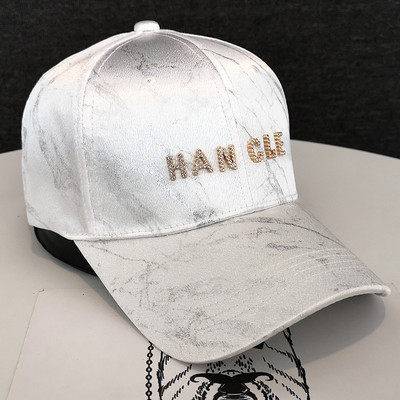 Γυναικείο καπέλο με γυαλιστερό αποτέλεσμα και πέτρες