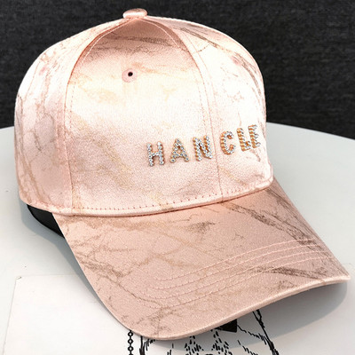 Γυναικείο καπέλο με γυαλιστερό αποτέλεσμα και πέτρες