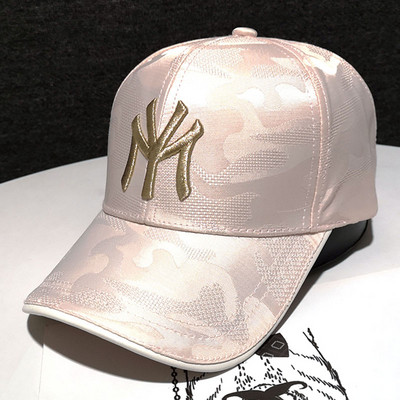 Női sapka hímzéssel és napellenzővel - három színben