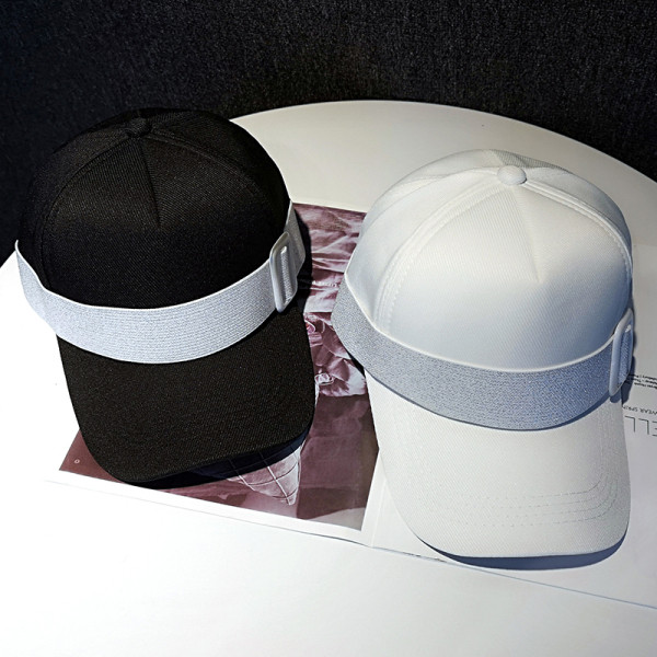 Moderan ženski šešir s kopčom