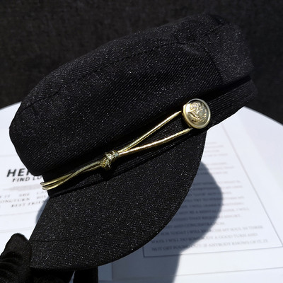 Modern női beret arany gombokkal