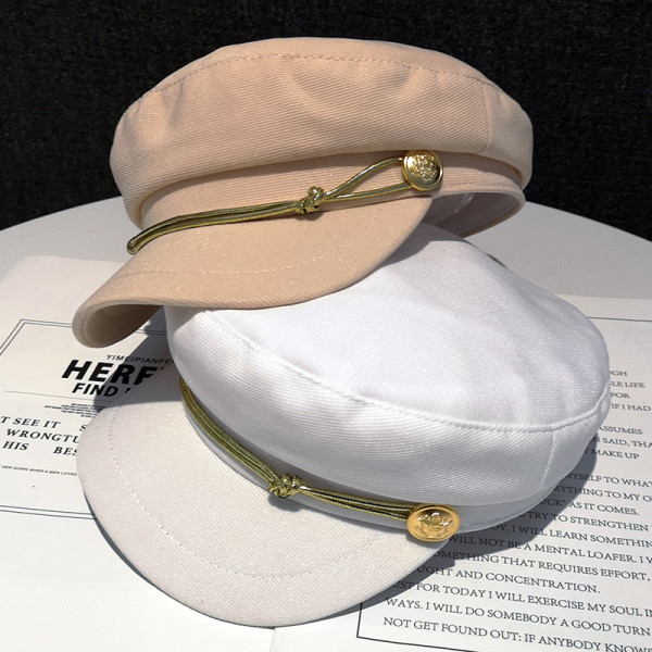 Modern női beret arany gombokkal