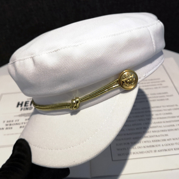 Modern női beret arany gombokkal