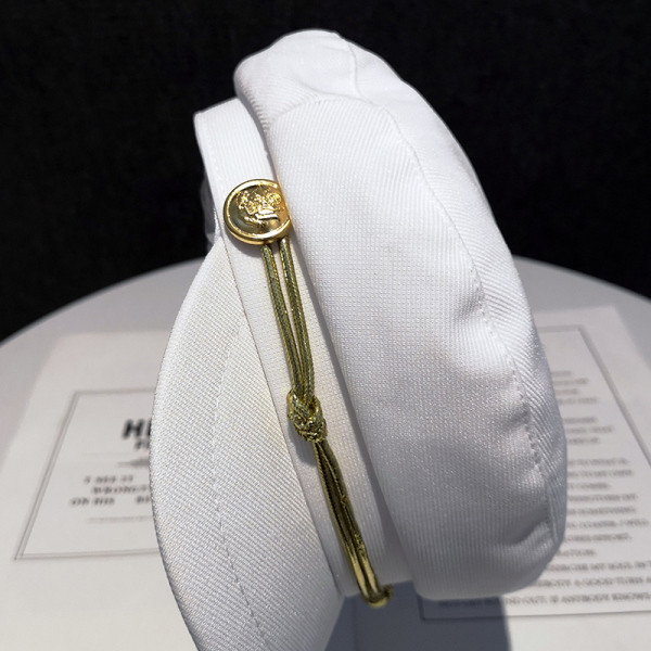 Modern női beret arany gombokkal