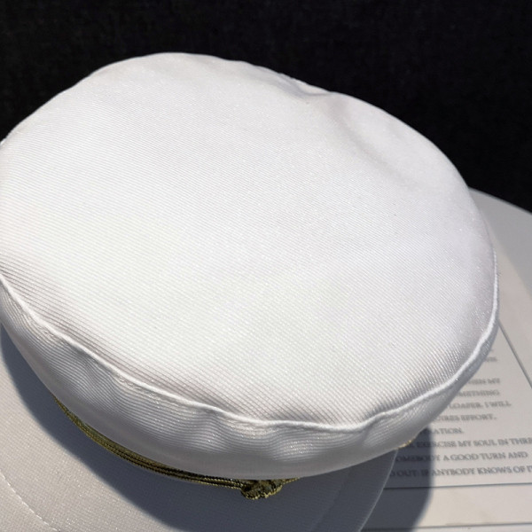 Modern női beret arany gombokkal